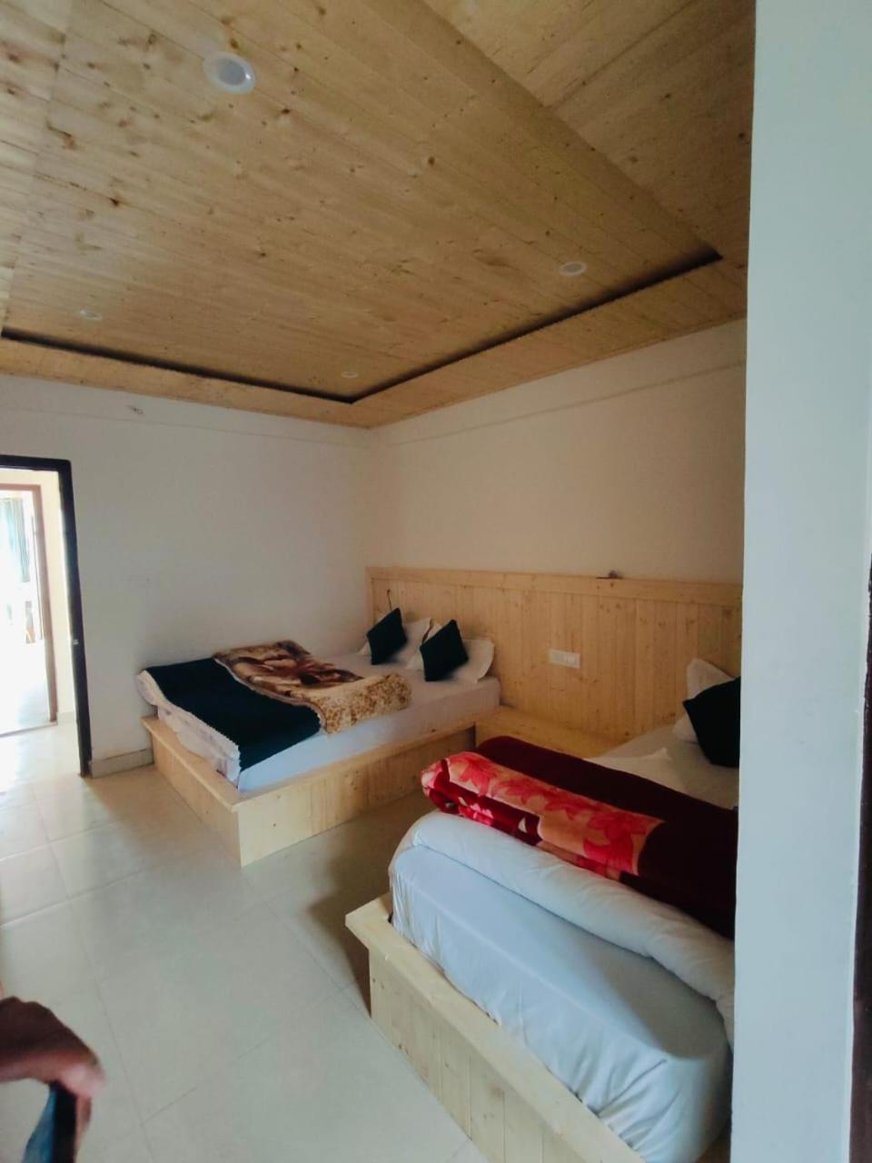 Hotel Geeta באדרינאט מראה חיצוני תמונה