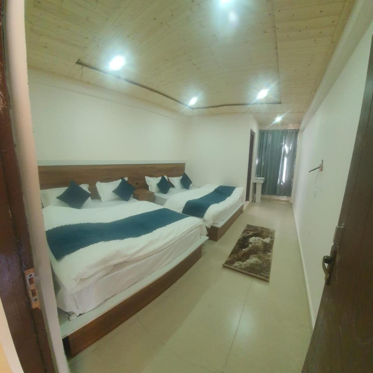 Hotel Geeta באדרינאט מראה חיצוני תמונה