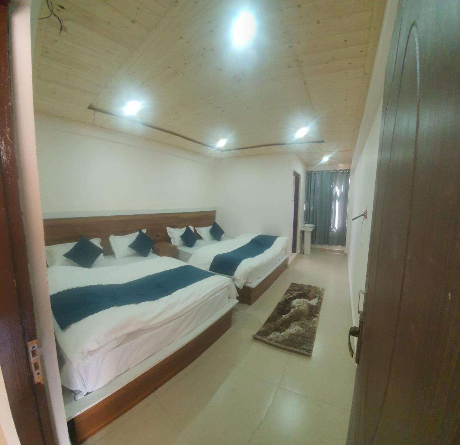 Hotel Geeta באדרינאט מראה חיצוני תמונה